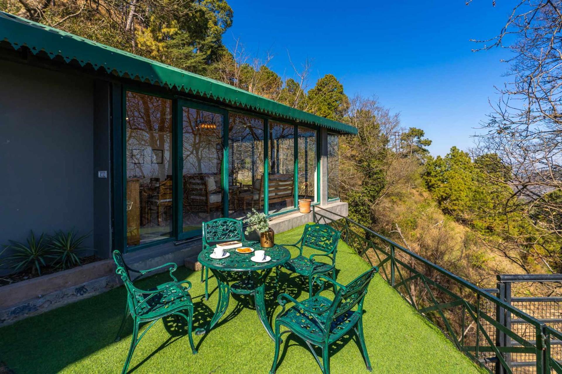 Stayvista At Padam Hill- Pet Friendly Villa With Garden Kasauli Exteriér fotografie